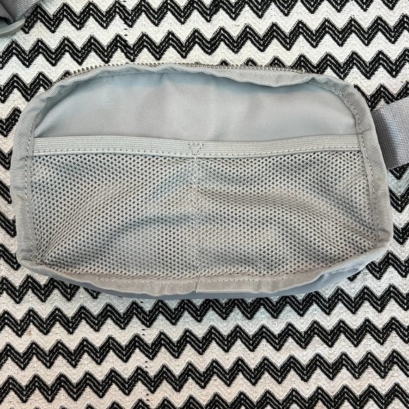 NWT Seal Grey lululemon Everywhere Belt Bag EBB 1L FAST SHIP - Picture 12 of 13